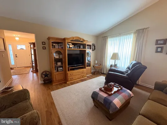 Property Slideshow image 3 of 25 | 103 carriage hill ct, Columbus, NJ, 08022