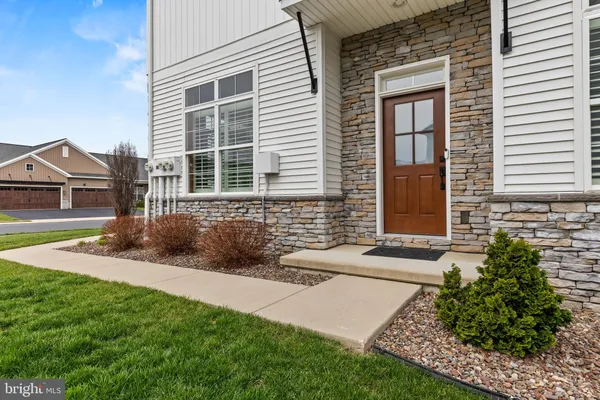 Property Slideshow image 3 of 53 | 798 aurora dr, Mechanicsburg, PA, 17055