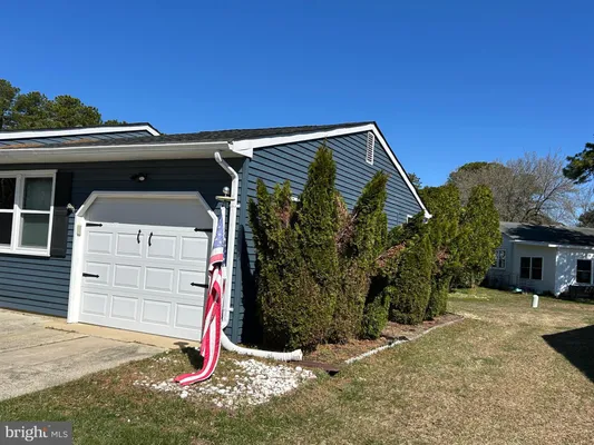 Property Slideshow image 3 of 23 | 19 attleboro la sec 73 73, Whiting, NJ, 08759