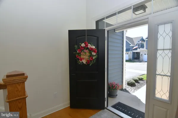 Property Slideshow image 2 of 27 | 924 holden ct, Warminster, PA, 18974