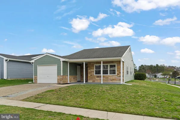 Property Slideshow image 2 of 25 | 2 farrington ct, Southampton, NJ, 08088