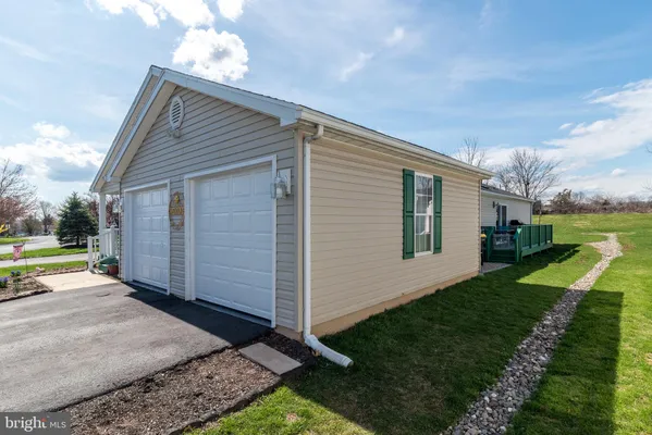 Property Slideshow image 3 of 41 | 307 carver ln, Royersford, PA, 19468