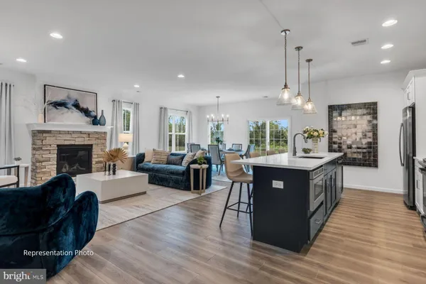 Property Slideshow image 3 of 11 | 856 shadowbrooke dr, Dover, PA, 17315