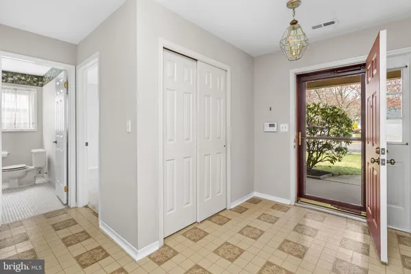 Property Slideshow image 3 of 17 | 12 candlelight cir, Columbus, NJ, 08022