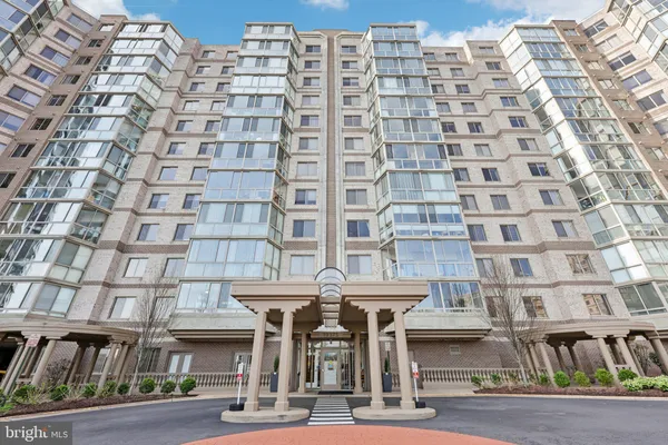 Property Slideshow image 3 of 35 | 19375 cypress ridge ter 1111, Leesburg, VA, 20176