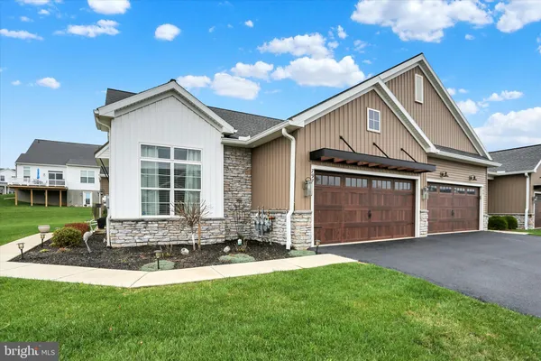 Property Slideshow image 2 of 42 | 797 aurora dr, Mechanicsburg, PA, 17055