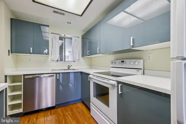 Property Slideshow image 3 of 35 | 15401 bassett ln 45-2c, Silver Spring, MD, 20906