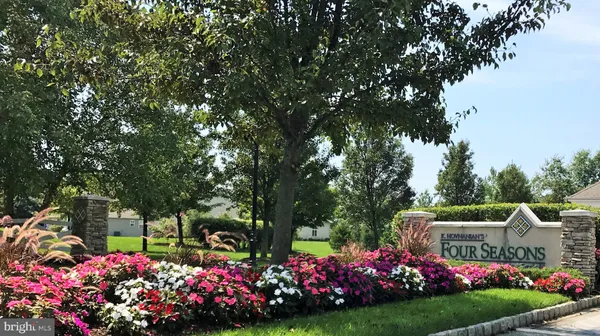 Property Slideshow image 3 of 42 | 10 powderhorn way, Allentown, NJ, 08501