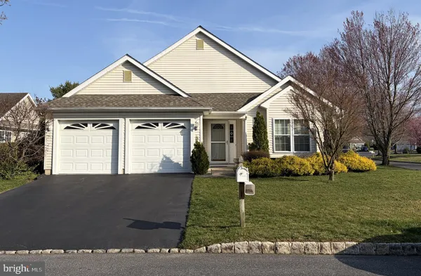 Property Slideshow image 2 of 2 | 7 ivy hill rd, Lakewood, NJ, 08701