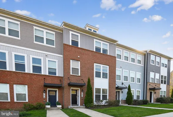 Property Slideshow image 2 of 36 | 322 bright light ct, Edgewater, MD, 21037