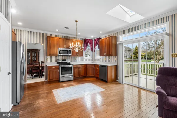 Property Slideshow image 3 of 34 | 203 n silver fox dr, Glen Mills, PA, 19342