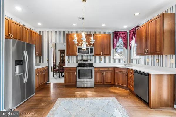 Property Slideshow image 2 of 34 | 203 n silver fox dr, Glen Mills, PA, 19342