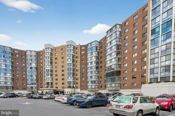 Property Slideshow image 2 of 22 | 15115 interlachen dr 3-521, Silver Spring, MD, 20906