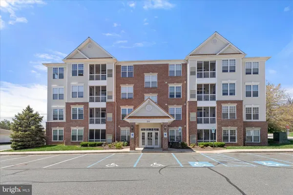 Property Slideshow image 2 of 42 | 311 tiree ct 202, Abingdon, MD, 21009