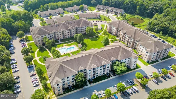 Property Slideshow image 2 of 24 | 3000 fountainview cir 3203, Newark, DE, 19713