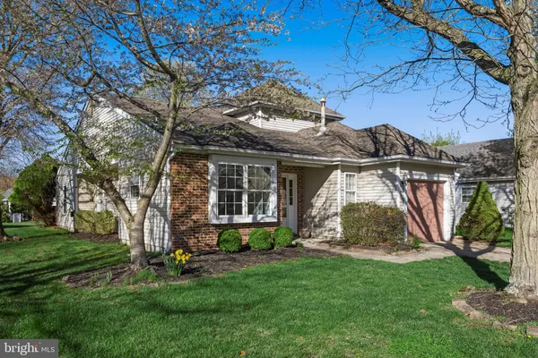 Property Slideshow image 2 of 31 | 934 larkspur pl, Mount Laurel, NJ, 08054