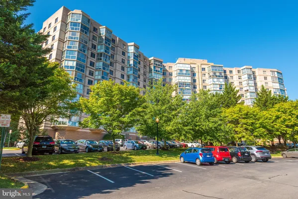 Property Slideshow image 2 of 75 | 19385 cypress ridge ter 514, Leesburg, VA, 20176