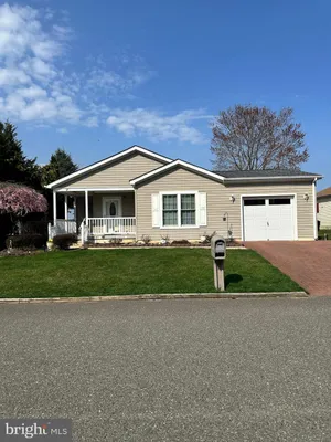 Property Slideshow image 3 of 18 | 52 oak ridge ln, Manahawkin, NJ, 08050