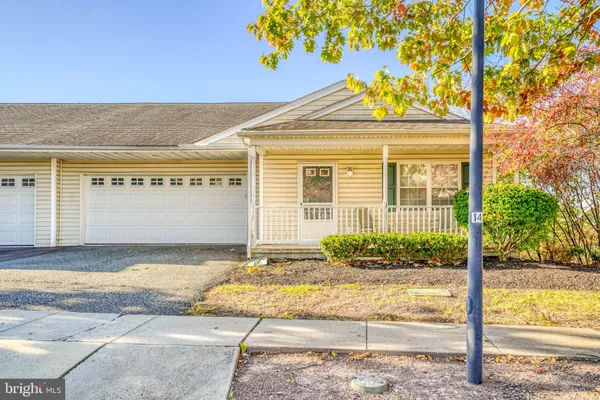 Property Slideshow image 3 of 10 | 117 w harmony dr 22, Pottstown, PA, 19464