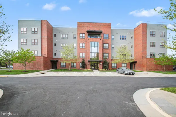 Property Slideshow image 2 of 64 | 8970 fascination ct 214, Lorton, VA, 22079