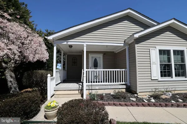 Property Slideshow image 2 of 51 | 52 oak ridge ln, Manahawkin, NJ, 08050