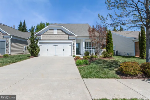 Property Slideshow image 2 of 53 | 33 denison st, Fredericksburg, VA, 22406