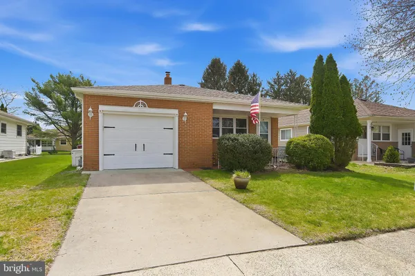 Property Slideshow image 2 of 32 | 7 pavilion st, Toms River, NJ, 08757