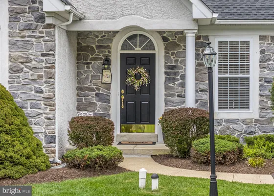 Property Slideshow image 3 of 51 | 2103 jacobs mill cir, Downingtown, PA, 19335