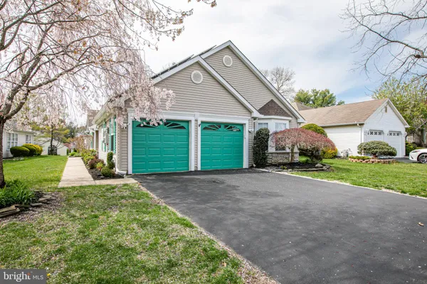 Property Slideshow image 2 of 27 | 26 skyline dr, Lakewood, NJ, 08701