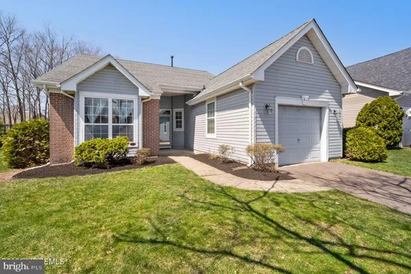 Property Slideshow image 2 of 39 | 84 chain blvd, Bayville, NJ, 08721