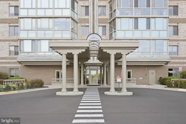 Property Slideshow image 2 of 77 | 19365 cypress ridge ter 907, Leesburg, VA, 20176