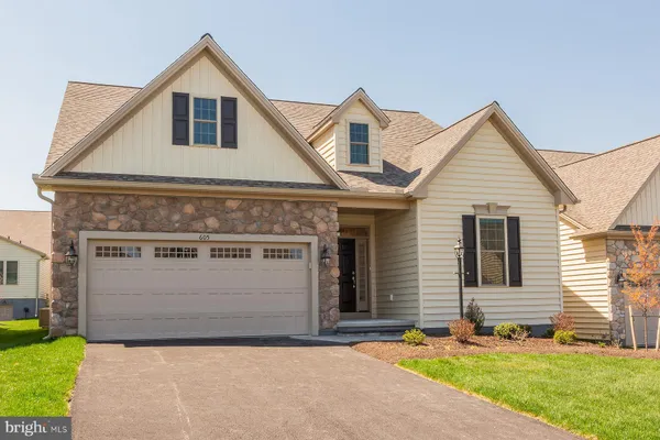 Property Slideshow image 2 of 23 | 605 greenbriar path, Cochranville, PA, 19330