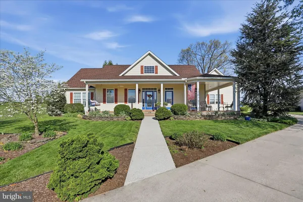 Property Slideshow image 3 of 52 | 6518 bent oak dr, Fayetteville, PA, 17222