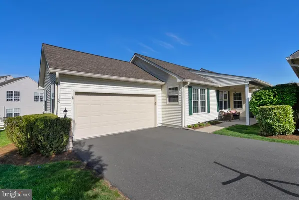 Property Slideshow image 2 of 34 | 1109 s fox cub holw holw, Glen Mills, PA, 19342