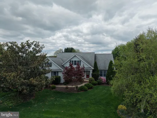 Property Slideshow image 3 of 17 | 7142 fairway dr, Fayetteville, PA, 17222