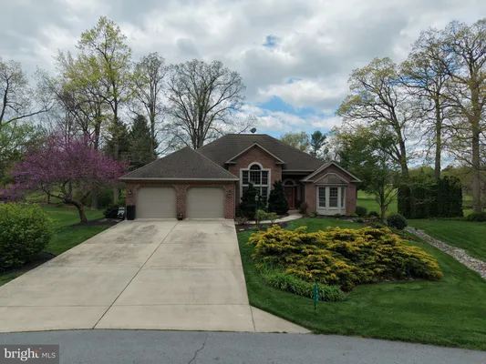 Property Slideshow image 2 of 140 | 6660 congressional ter, Fayetteville, PA, 17222