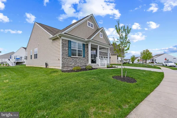 Property Slideshow image 2 of 35 | 957 river birch cir, Middletown, DE, 19709