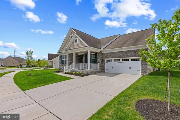 Property Slideshow image 3 of 35 | 957 river birch cir, Middletown, DE, 19709