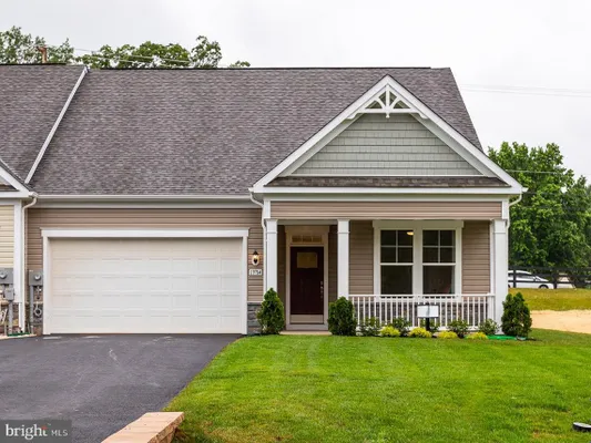 Property Slideshow image 2 of 24 | 19704 oleander ct, Hagerstown, MD, 21742