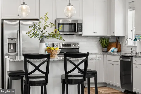 Property Slideshow image 2 of 65 | 13950 englefield dr 202, Woodbridge, VA, 22193