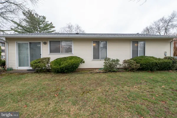 Property Slideshow image 2 of 28 | 264 crosse dr b, Monroe Township, NJ, 08831