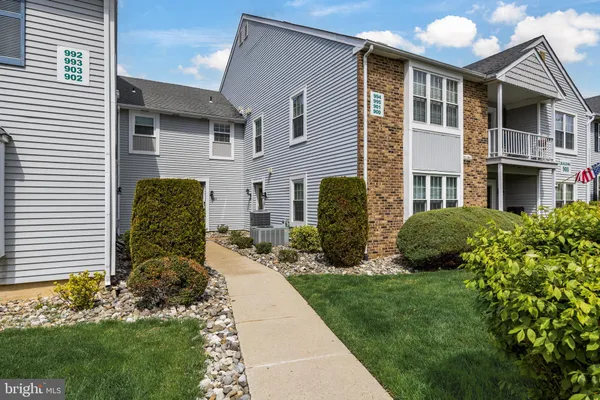 Property Slideshow image 2 of 25 | 995b scotswood ct, Mount Laurel, NJ, 08054