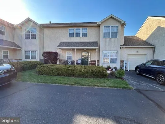 Property Slideshow image 3 of 9 | 44 stuart dr 44, Norristown, PA, 19401