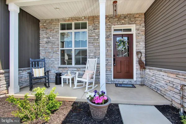 Property Slideshow image 2 of 29 | 800 aurora dr, Mechanicsburg, PA, 17055
