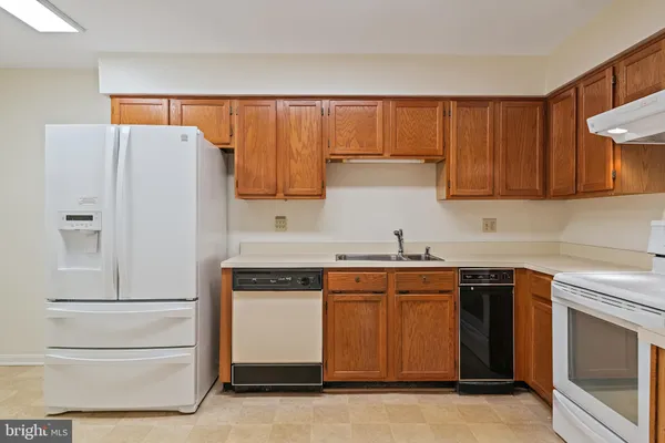 Property Slideshow image 3 of 45 | 2900 shipmaster way 120, Annapolis, MD, 21401