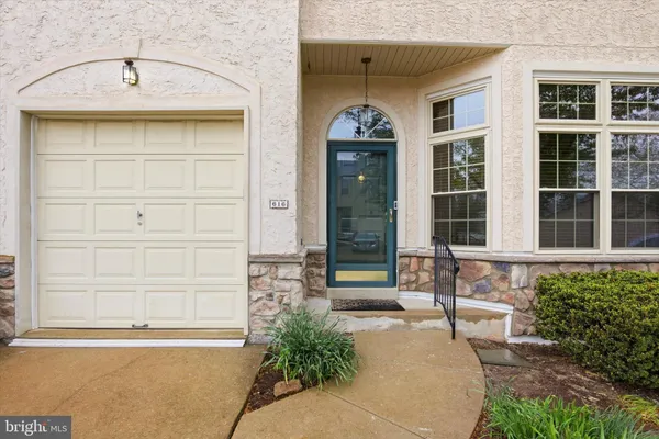 Property Slideshow image 2 of 35 | 616 manor dr, Horsham, PA, 19044