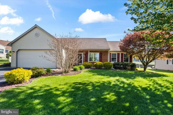 Property Slideshow image 2 of 45 | 6 springhouse dr, Myerstown, PA, 17067