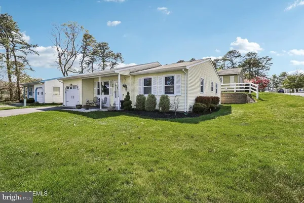 Property Slideshow image 3 of 37 | 23 chelsea dr 70, Manchester Township, NJ, 08759