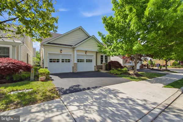Property Slideshow image 3 of 67 | 8873 white orchid pl, Lorton, VA, 22079