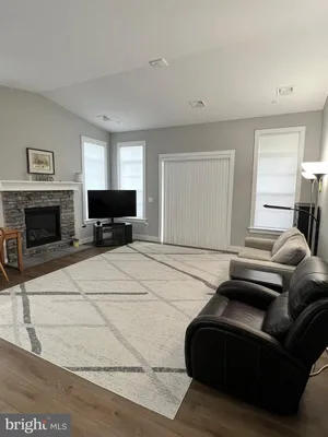 Property Slideshow image 3 of 14 | 736 aurora dr, Mechanicsburg, PA, 17055